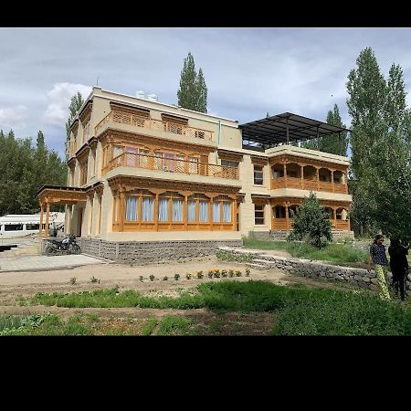 Sindhu Residency Hotel She Bagian luar foto