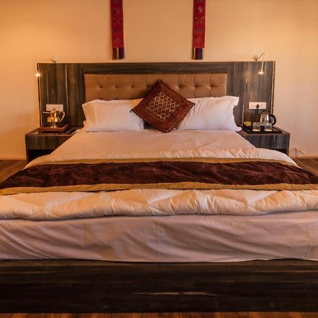 Sindhu Residency Hotel She Bagian luar foto