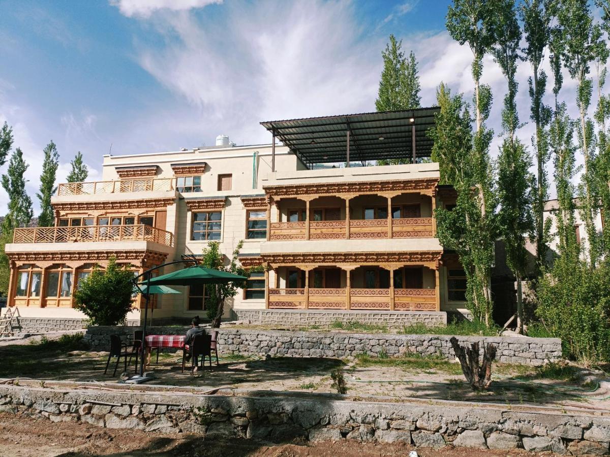 Sindhu Residency Hotel She Bagian luar foto