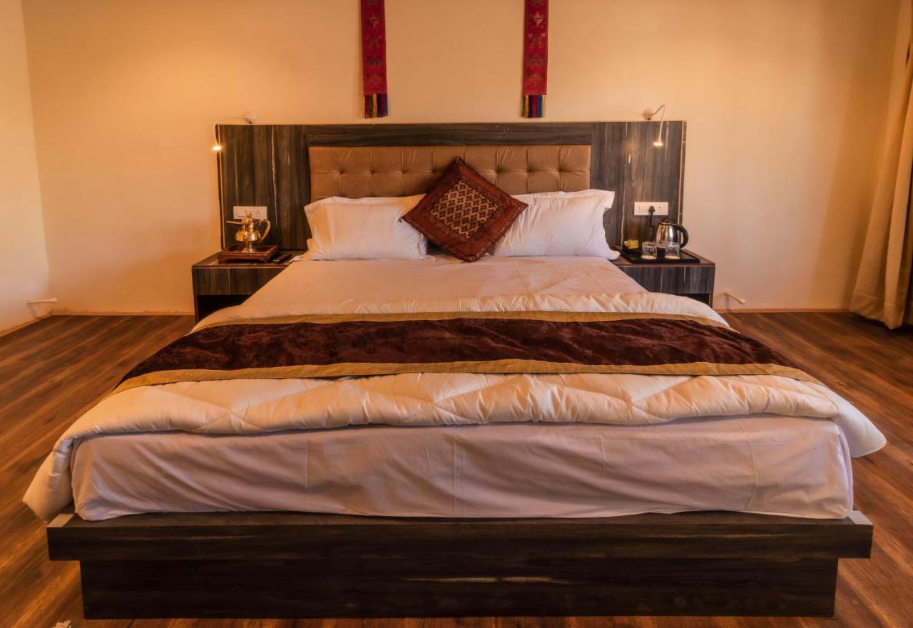 Sindhu Residency Hotel She Bagian luar foto