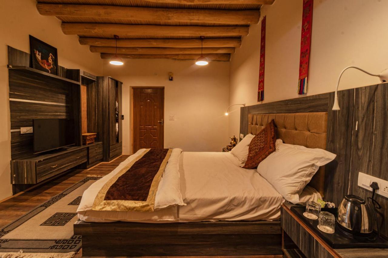 Sindhu Residency Hotel She Bagian luar foto