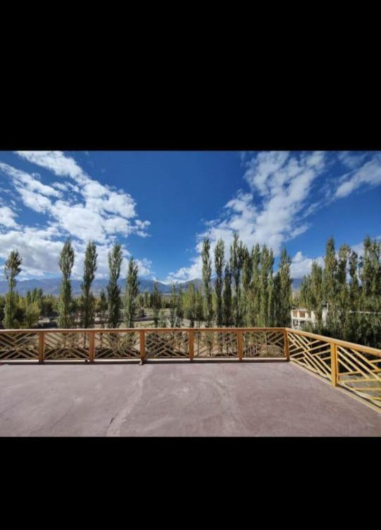 Sindhu Residency Hotel She Bagian luar foto